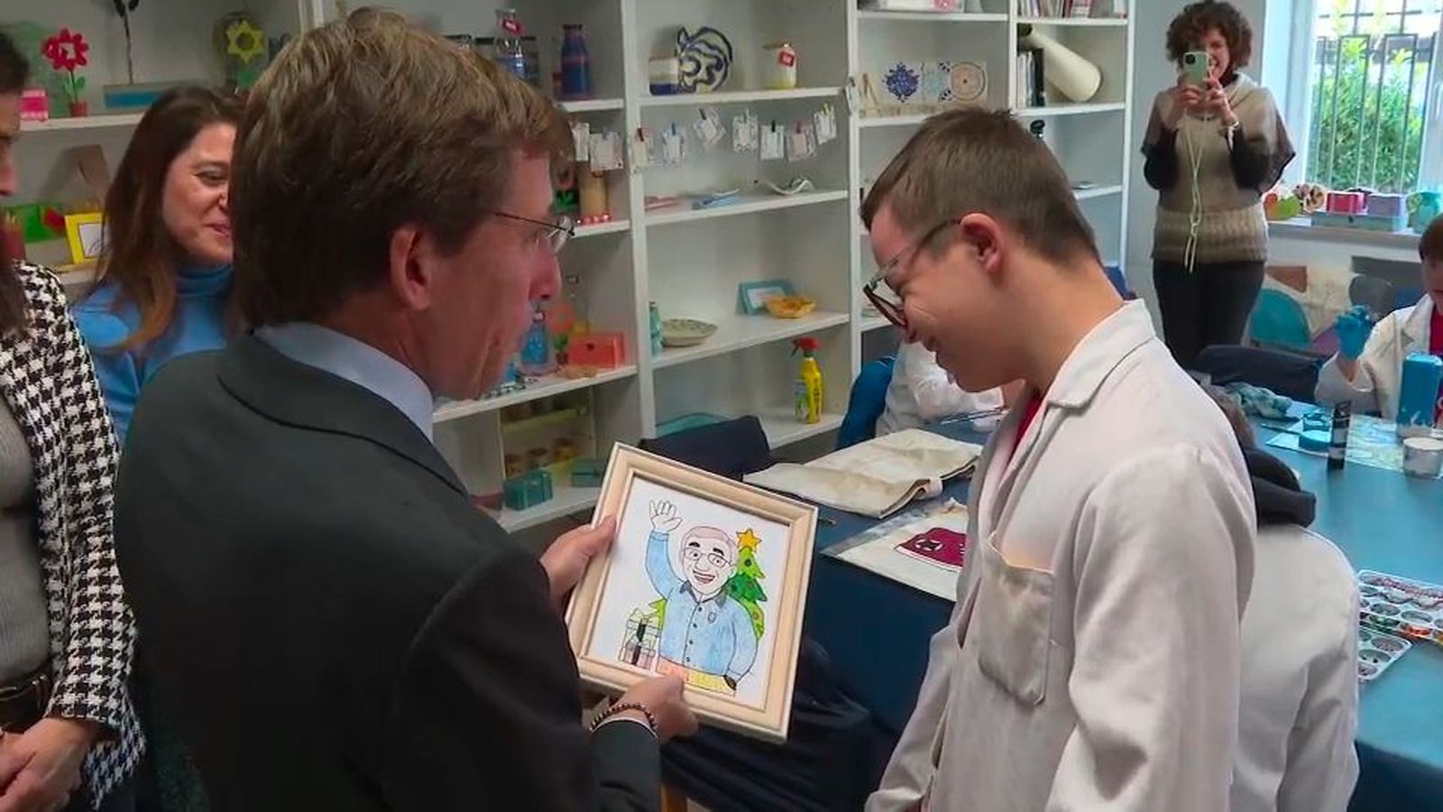 Almeida visita el Colegio María Corredentora en el Día Internacional de las Personas con Discapacidad