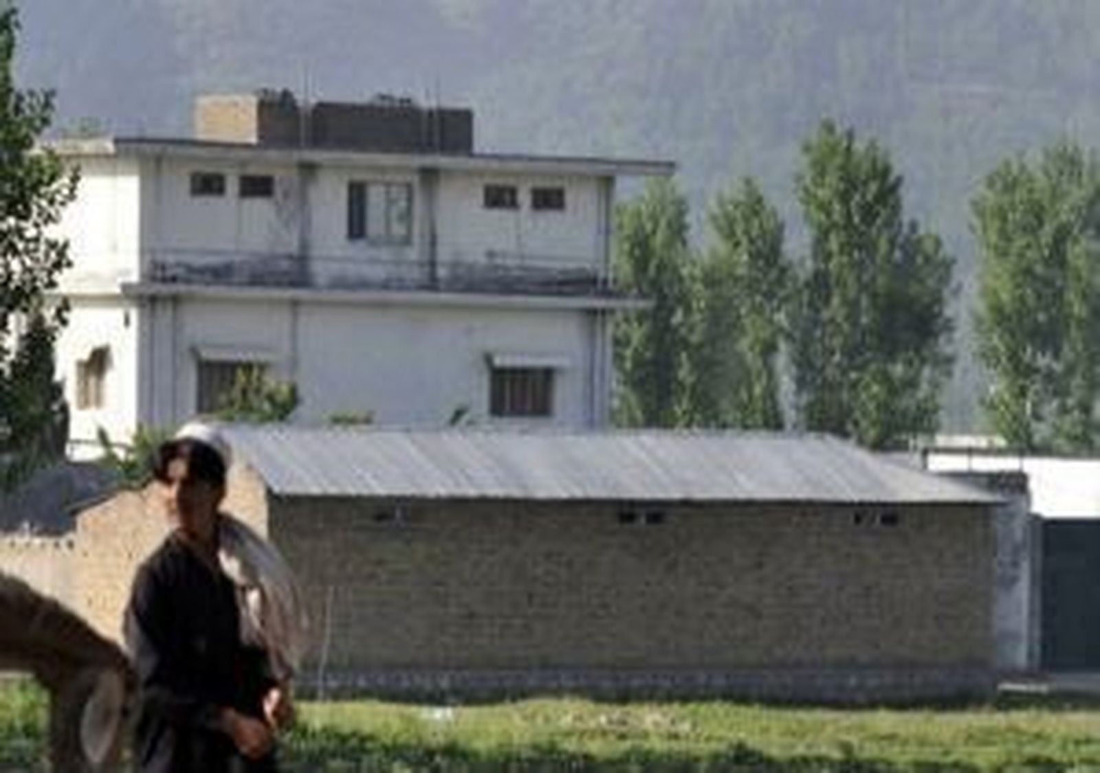 La Policía paquistaní busca al propietario de la casa donde vivía Bin Laden