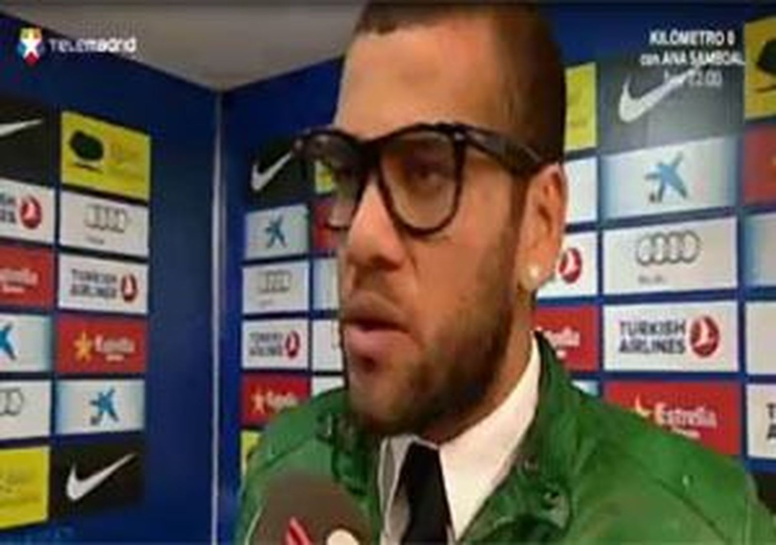 Dani Alves, el primer gran problema de Tito en el Barcelona