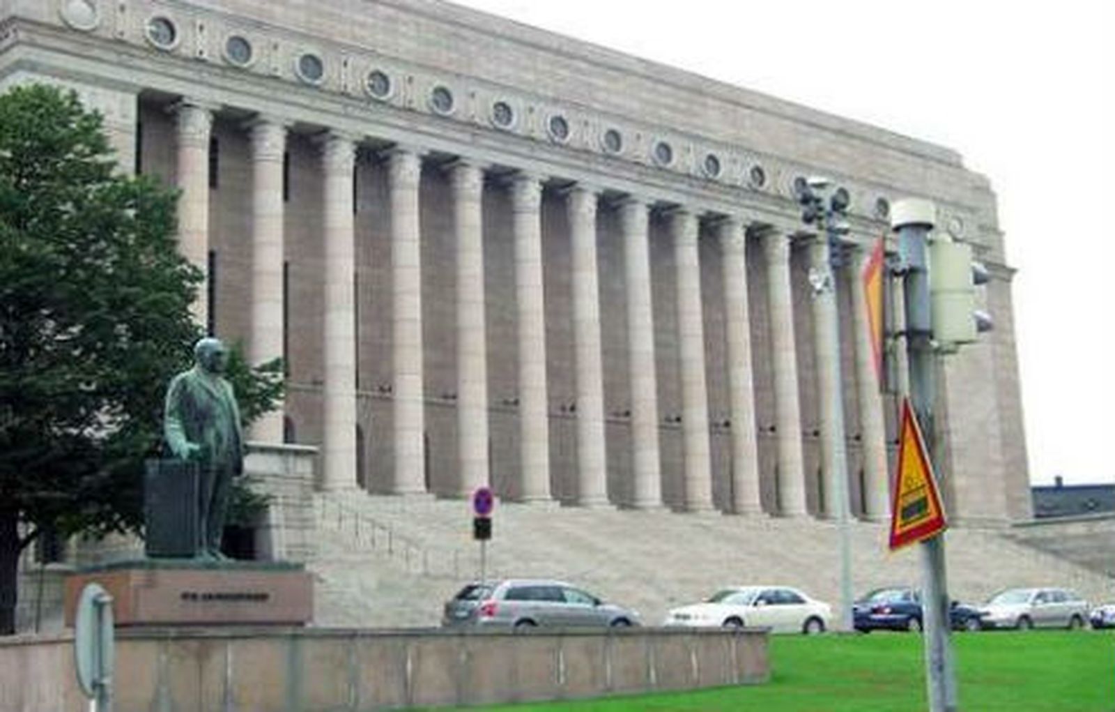 El Parlamento finlandés aprueba el rescate a la banca española