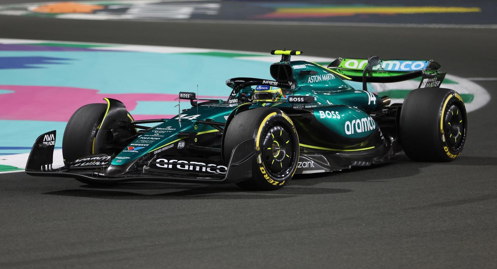 Fernando Alonso lidera los libres de Arabia