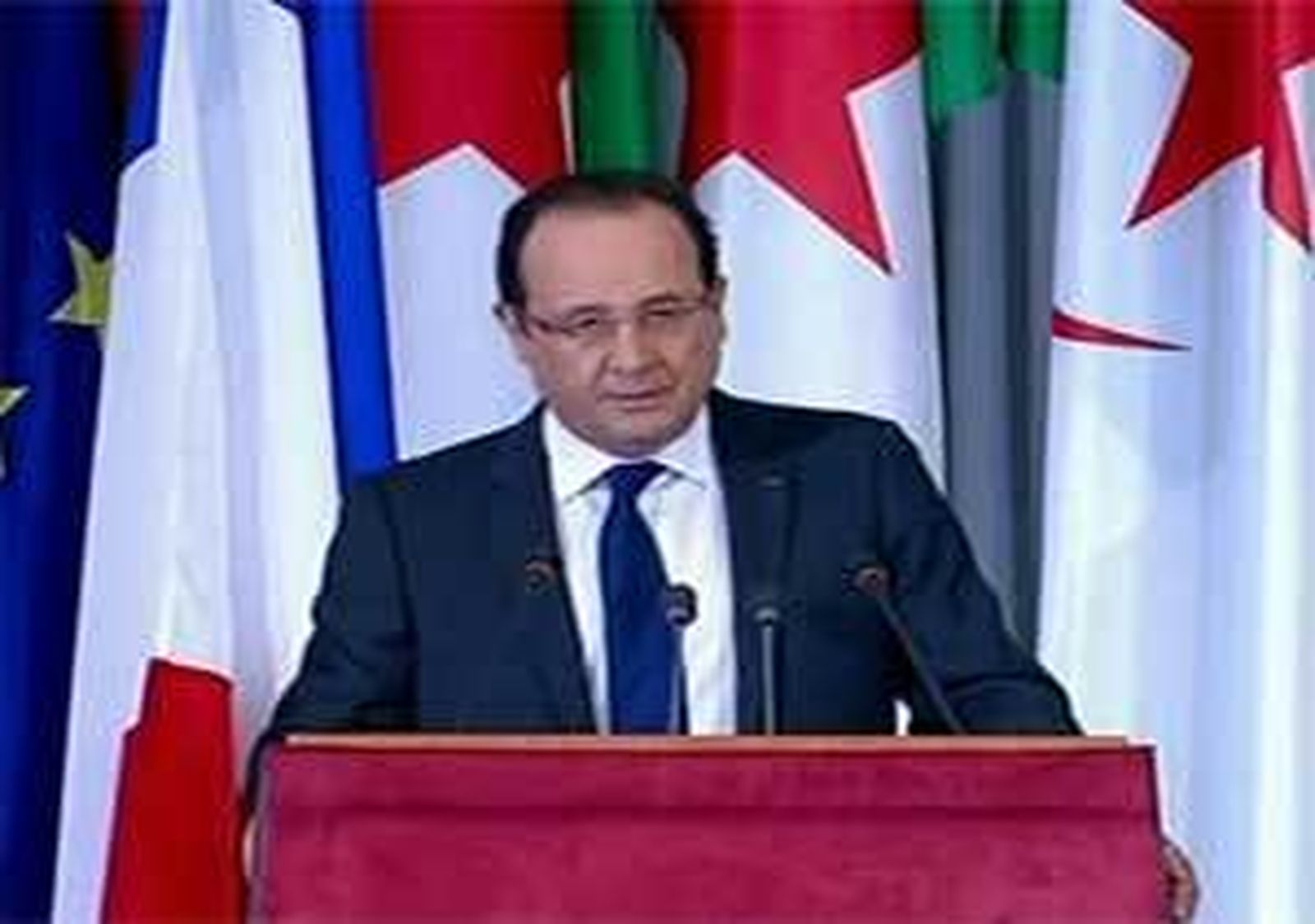 Hollande califica la colonización francesa de Argelia de "injusta y brutal"