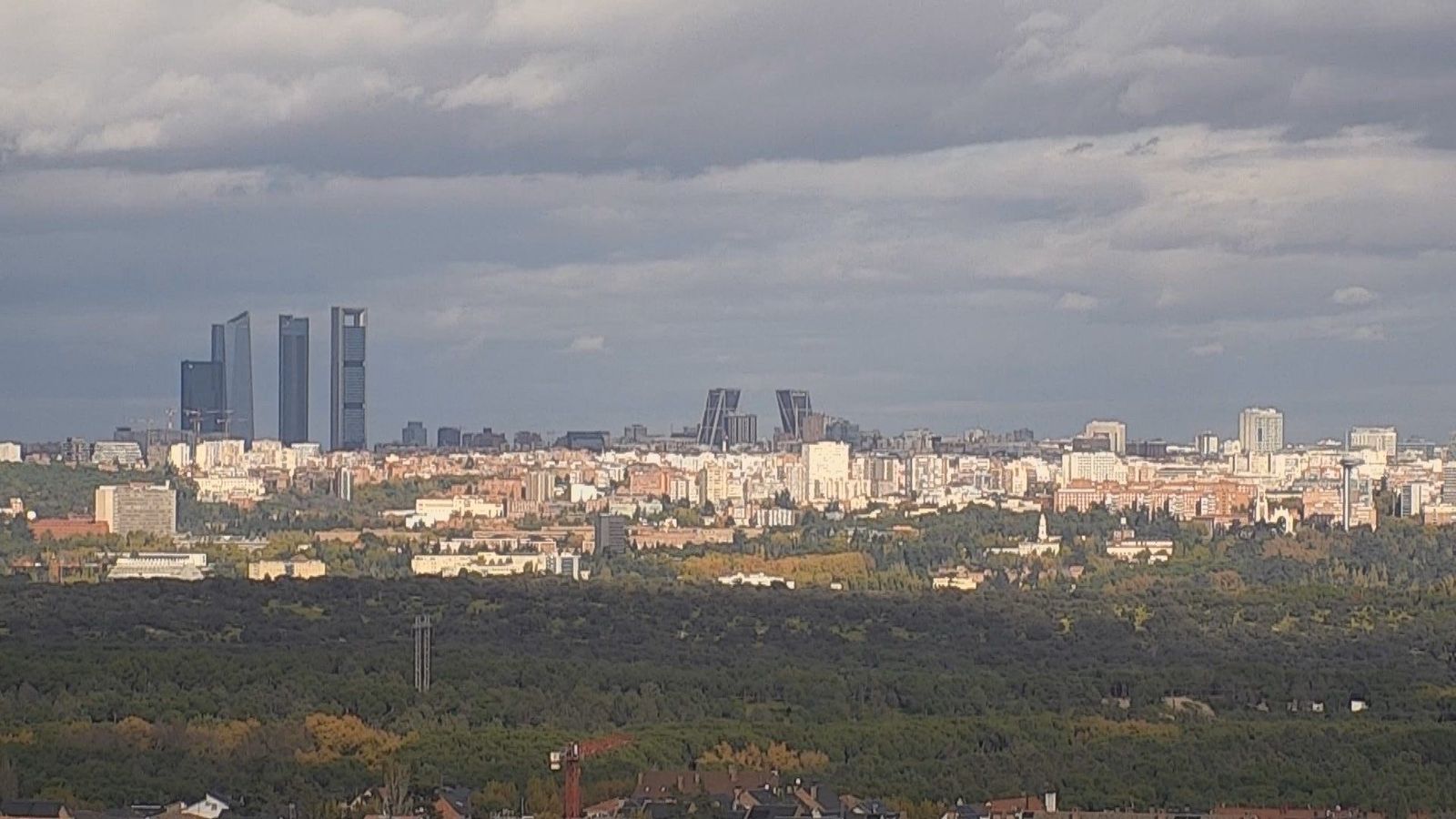 Miércoles con menos frío en Madrid y paraguas por la tarde
