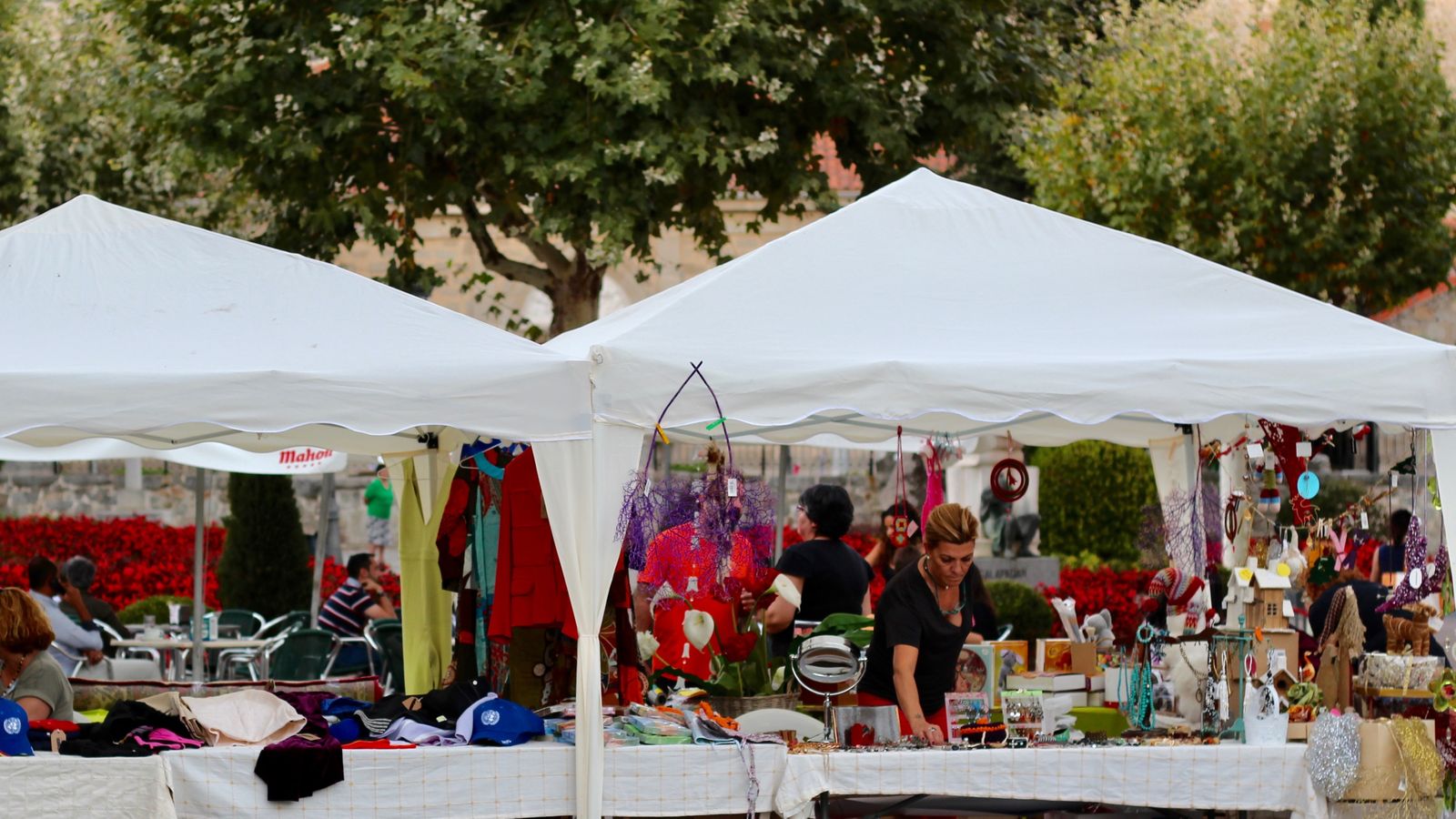 Puestos de venta en una edición de la feria comercial 'Galapastock', en Galapagar