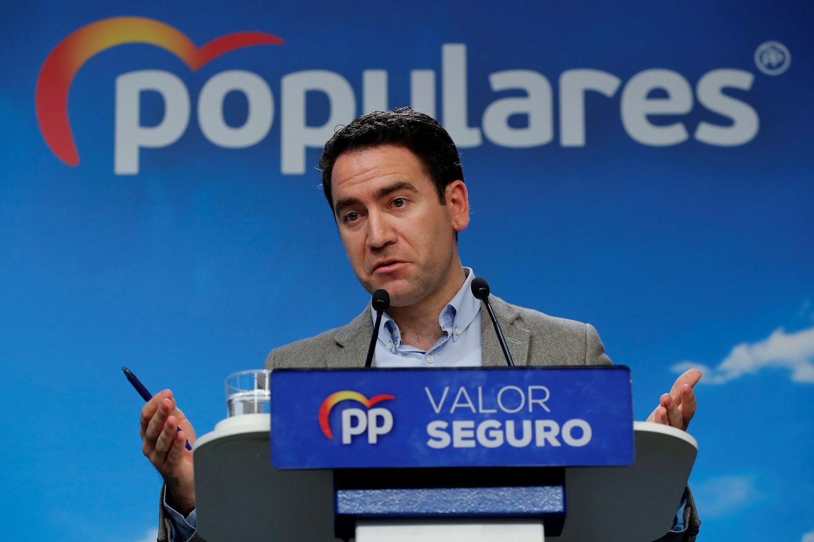 El PP reflexiona tras sufrir la mayor derrota electoral de su historia