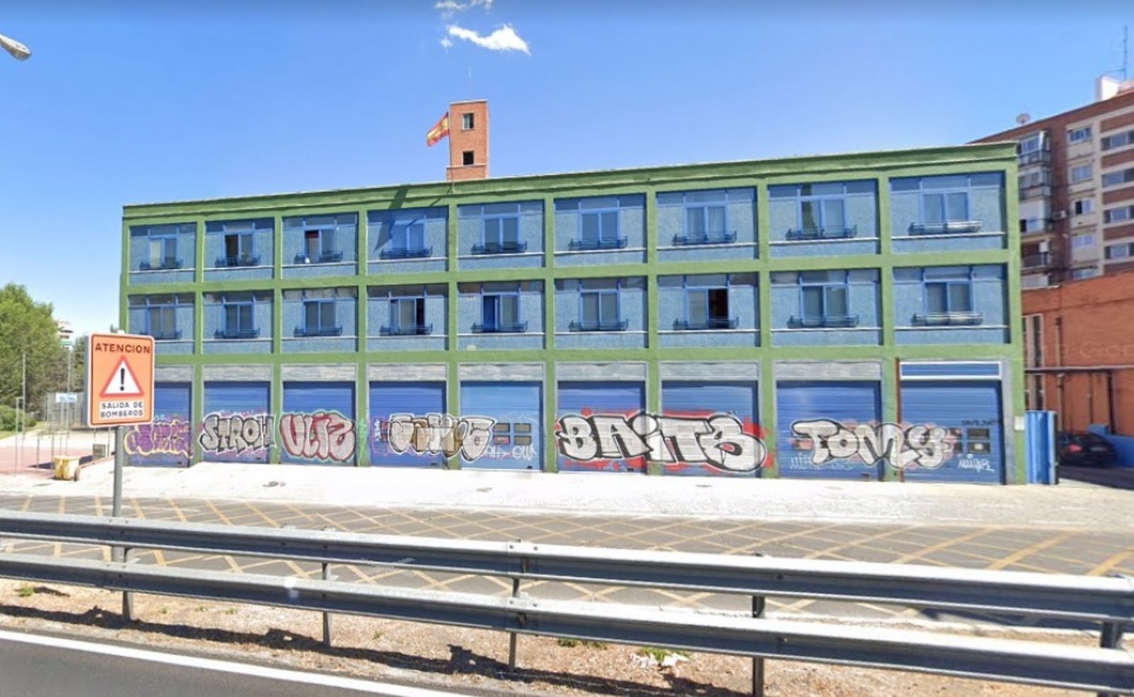 Exterior del Parque de Bomberos número 5 de Usera