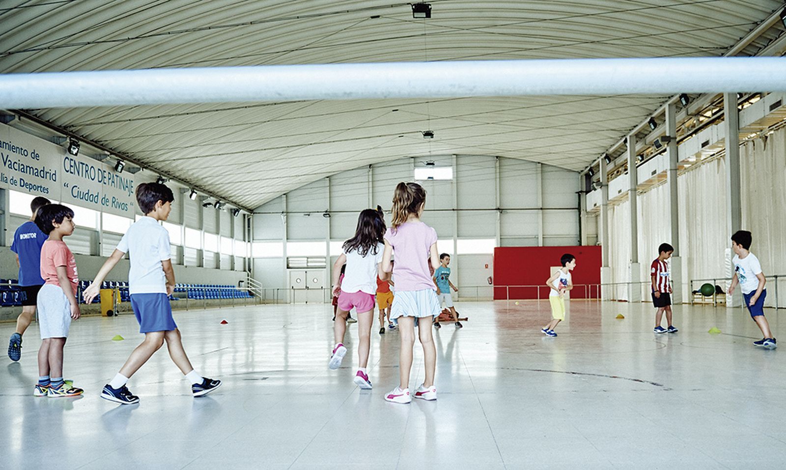 Niños en un pabellón deportivo de Rivas Vaciamadrid