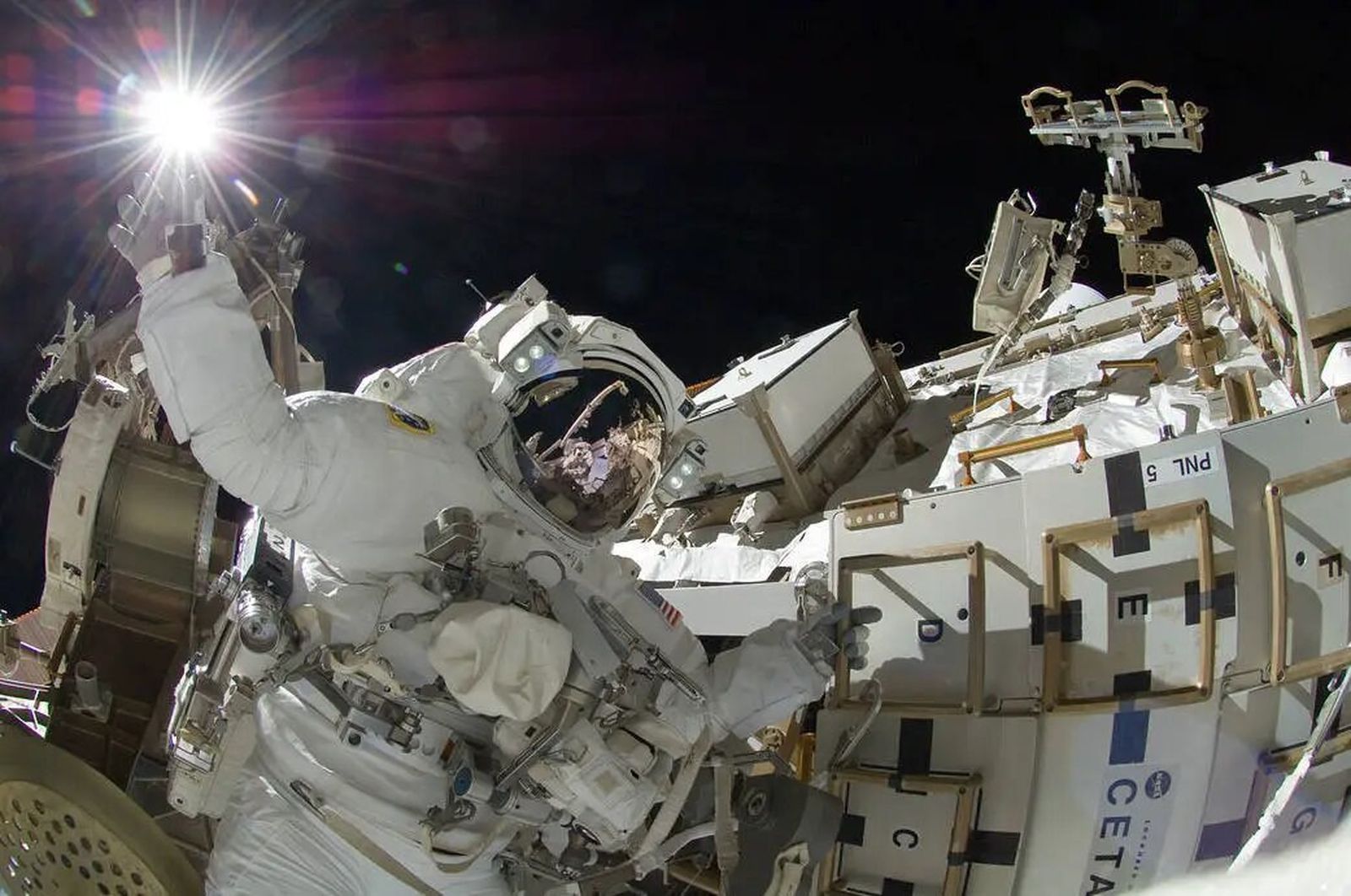 Un pequeño paso para el hombre… Un enorme paso de la mujer hacia las estrellas