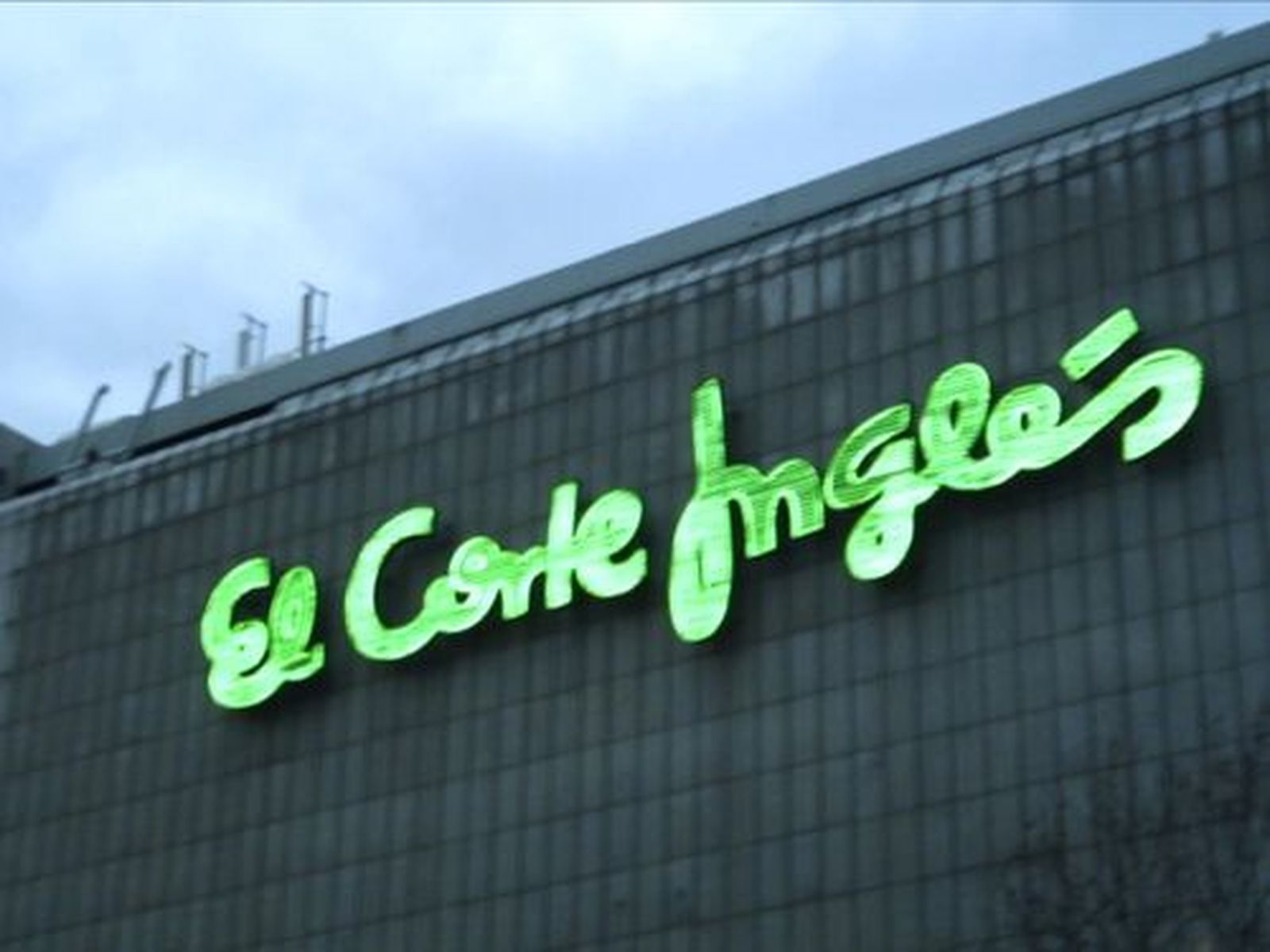 El Corte Inglés contrata a unas 2.000 personas para reforzar Navidad y rebajas