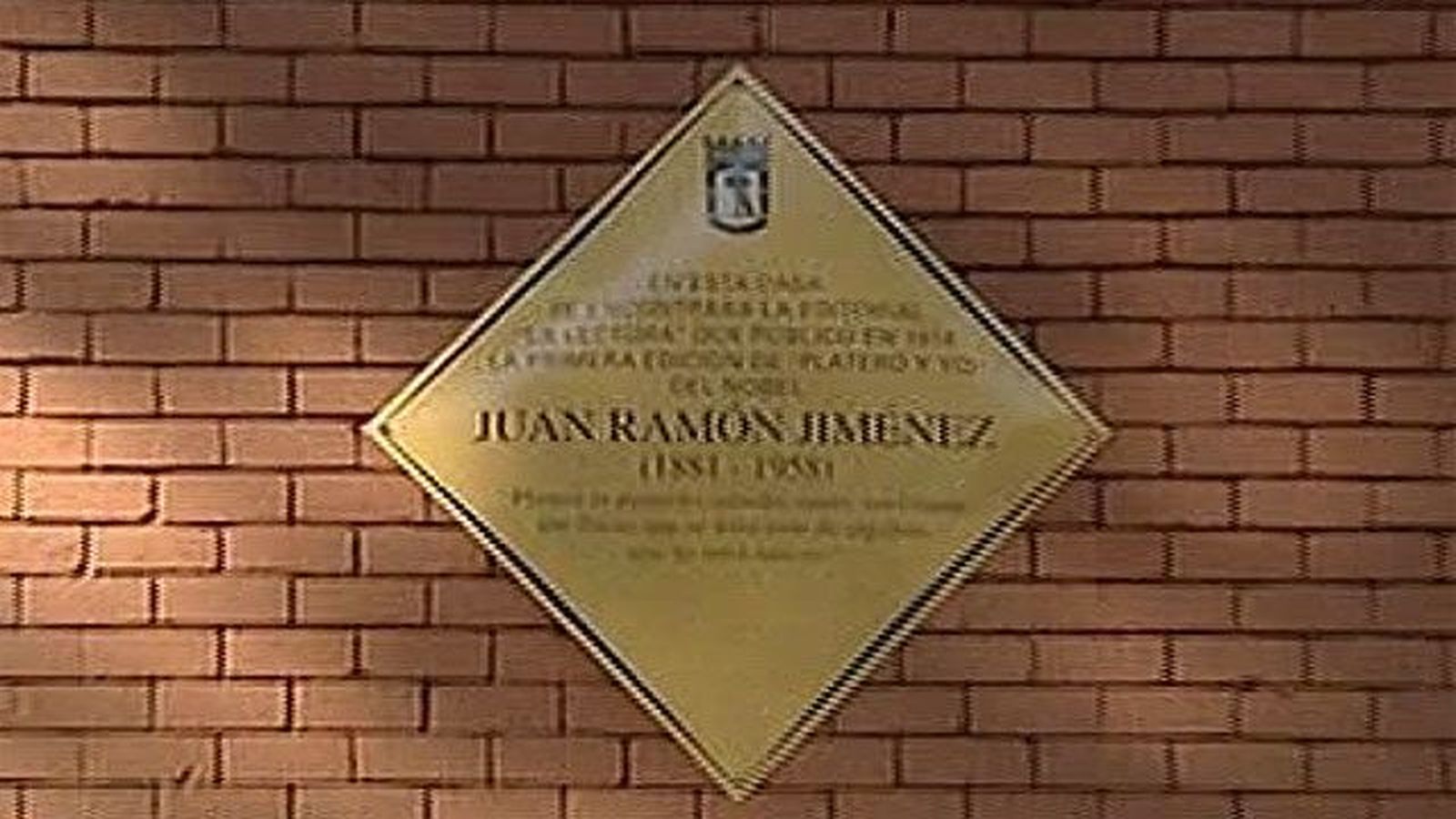 Botella homenajea a Juan Ramón Jiménez en el centenario de 'Platero y yo'