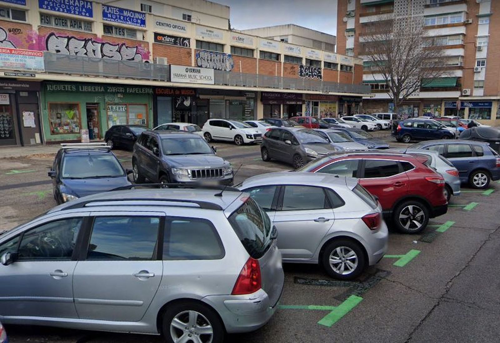 Imagen del aparcamiento frente a Fermín Caballero 14 tomada en diciembre de 2021
