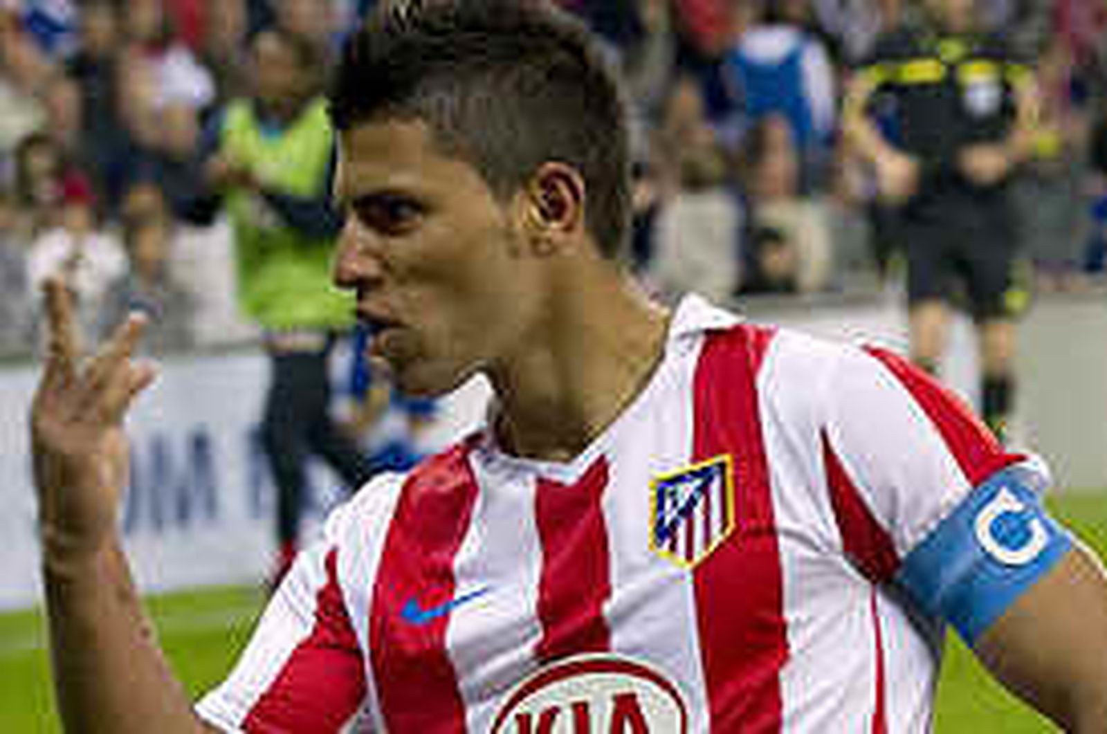 Agüero afianza al Atlético en zona europea