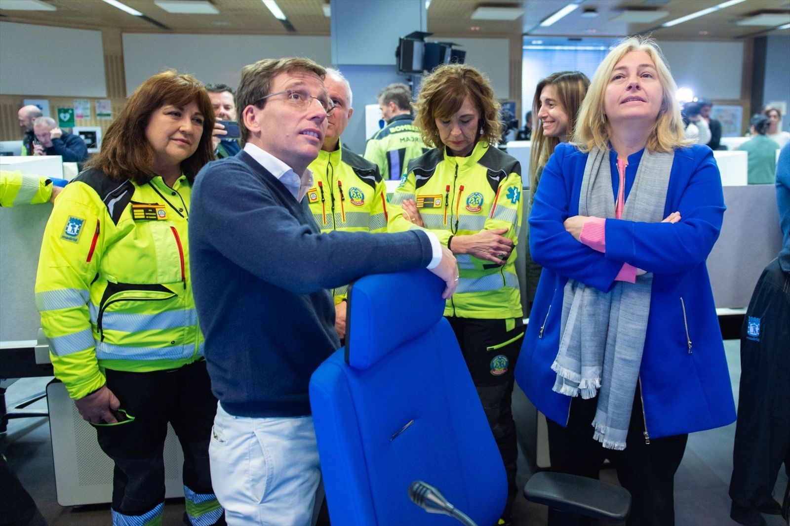 Almeida felicita la Navidad a los empleados municipales de Madrid que trabajan la Nochebuena