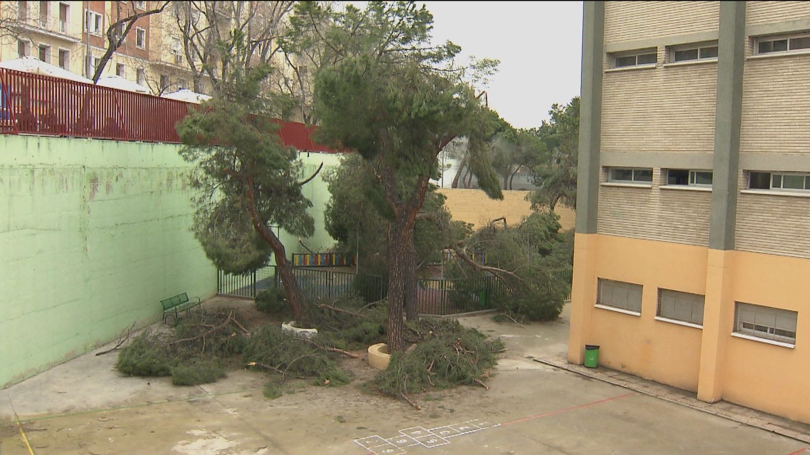 El patio del colegio Nuestra Señora de la Concepción en Ciudad Lineal sigue cerrado tras el paso de Filomena