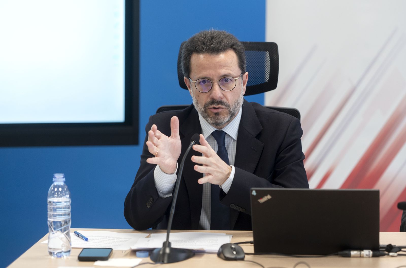 El consejero de Economía, Hacienda y Empleo de la Comunidad de Madrid, Javier Fernández-Lasquetty, en su visita la Oficina de Empleo de Moratala