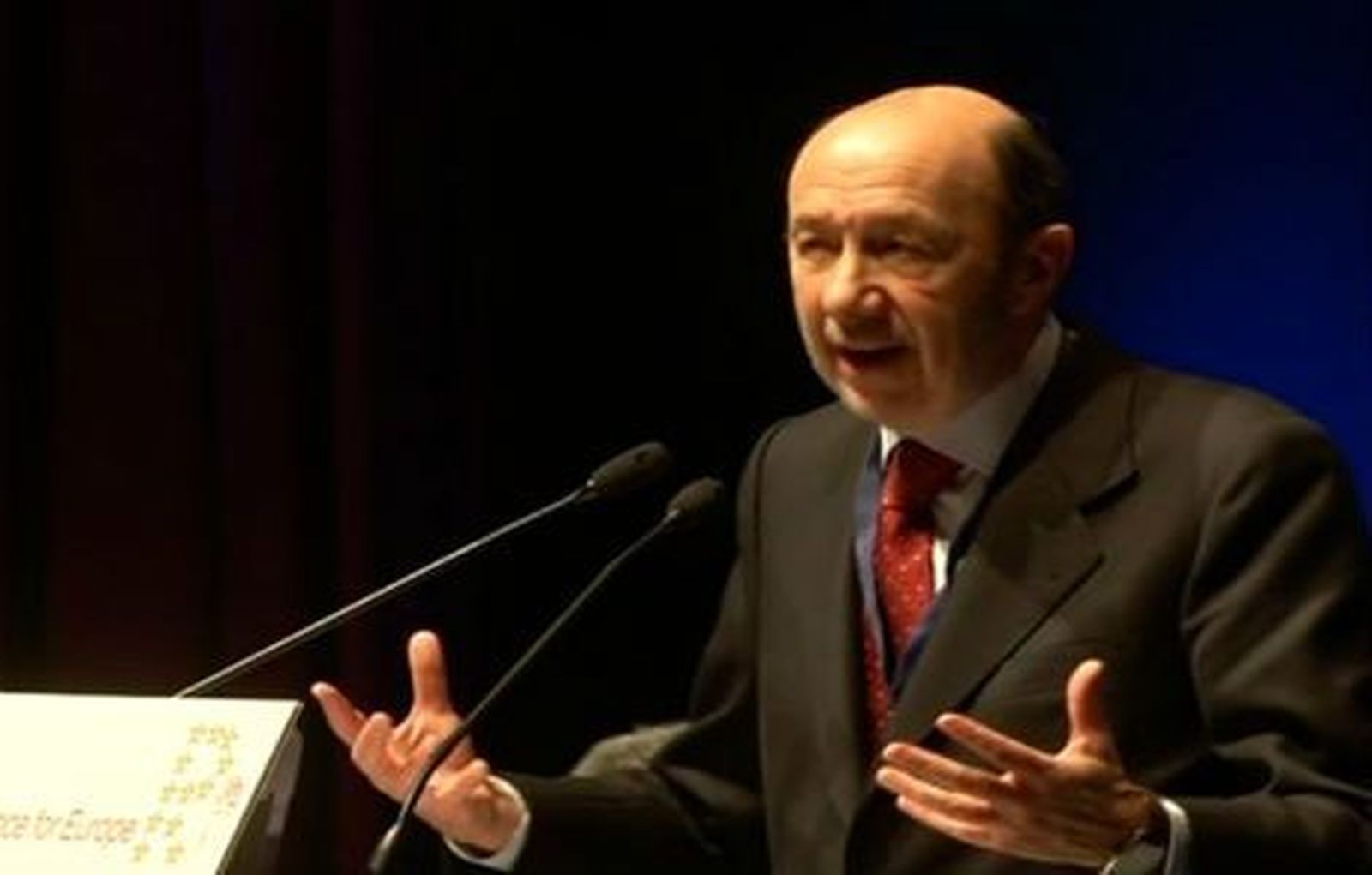 Rubalcaba: En España manda Angela Merkel