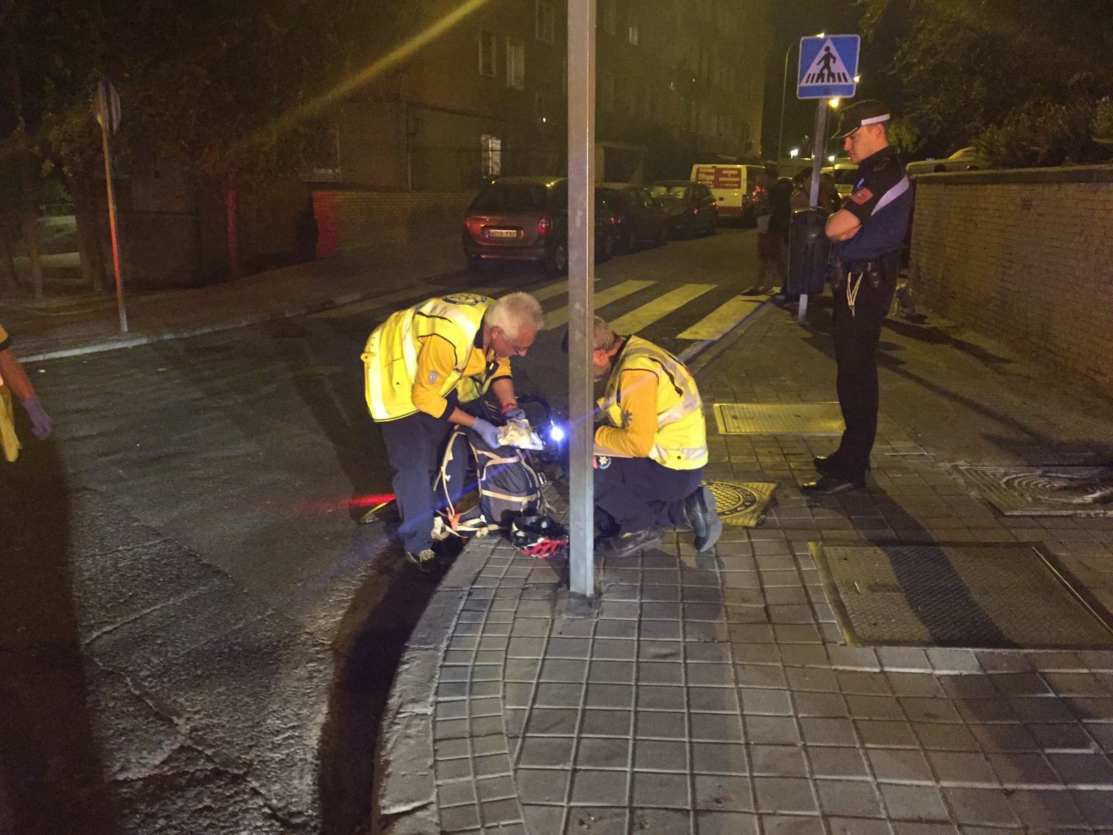 Herido grave un ciclista en una colisión contra un coche en Moratalaz