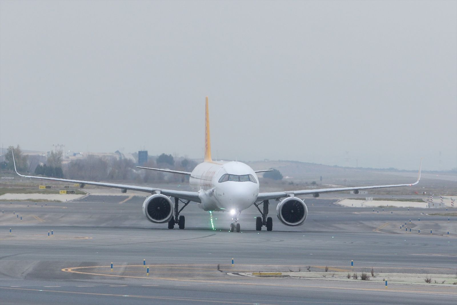 Avión en el aeropuerto Adolfo Suárez-Madrid Barajas