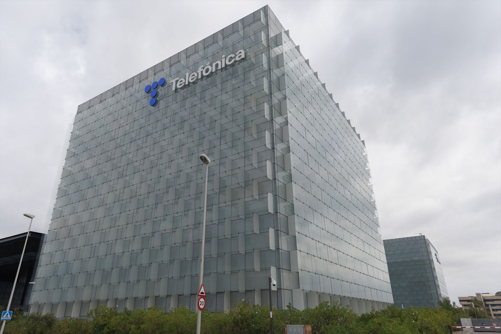 Exterior de la sede de Telefónica, en el ensanche de Las Tablas