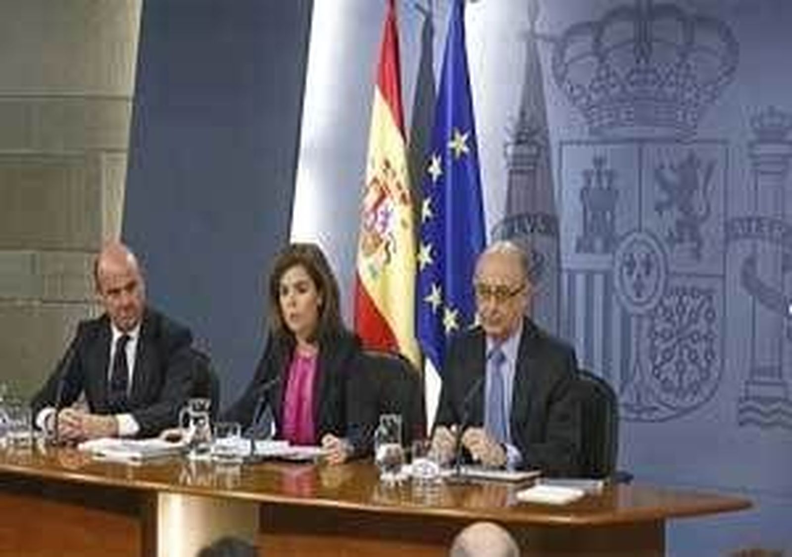 El Gobierno prevé que el PIB caiga el 1,3 % este año y el paro suba al 27,1 %