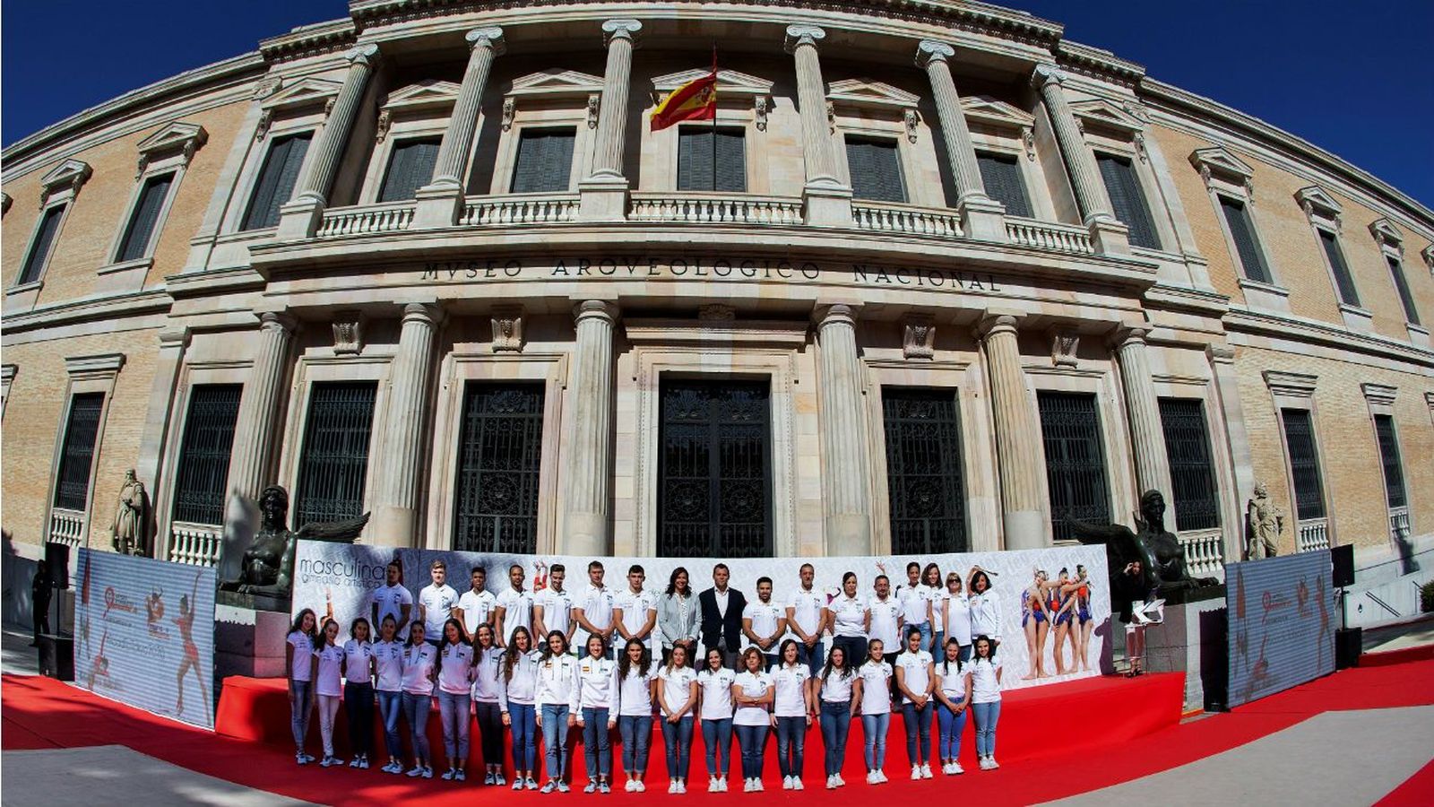 Los equipos de gimnasia se presentan en el Museo Arqueológico