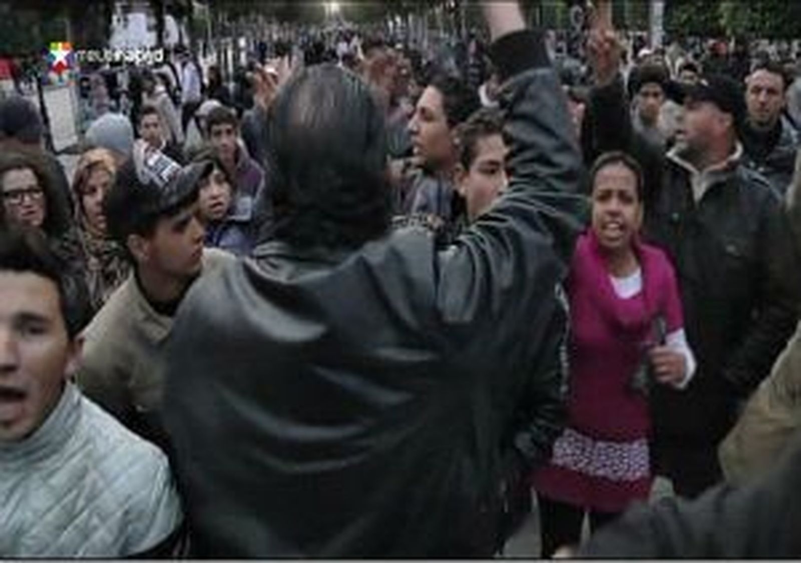 La Policía dispersa a miles de tunecinos que pedían la dimisión del Gobierno