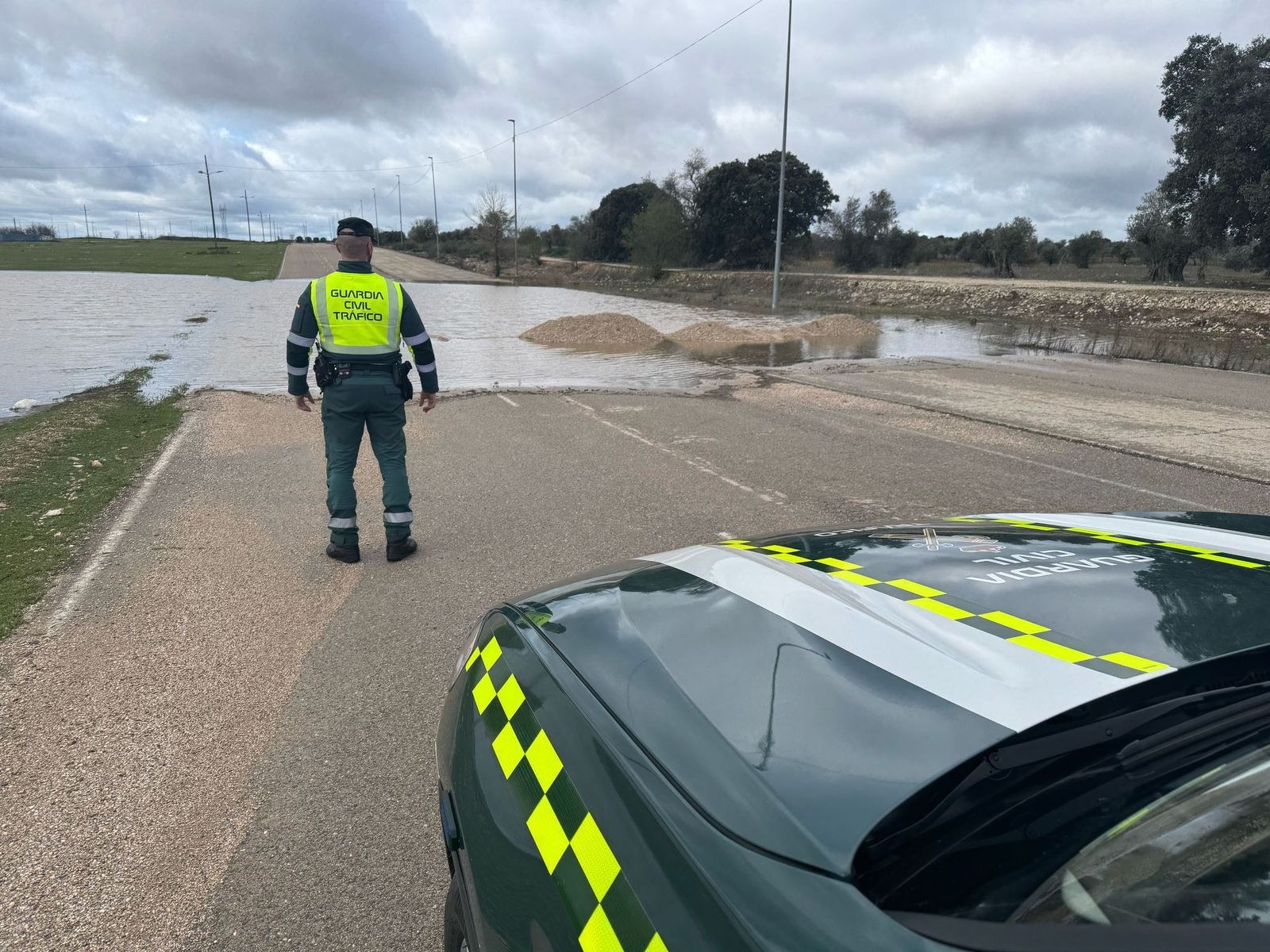 Varias carreteras madrileñas siguen cortadas por la lluvia
