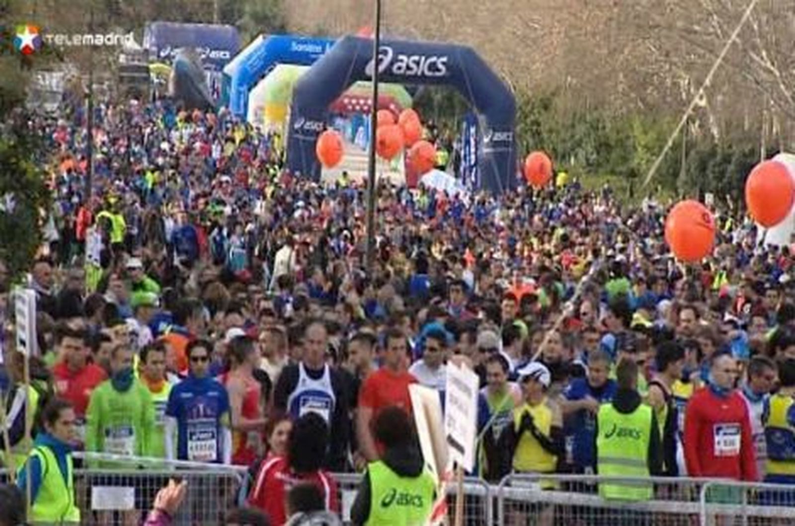 Samur atiende a 14 corredores de la media maratón por causas leves