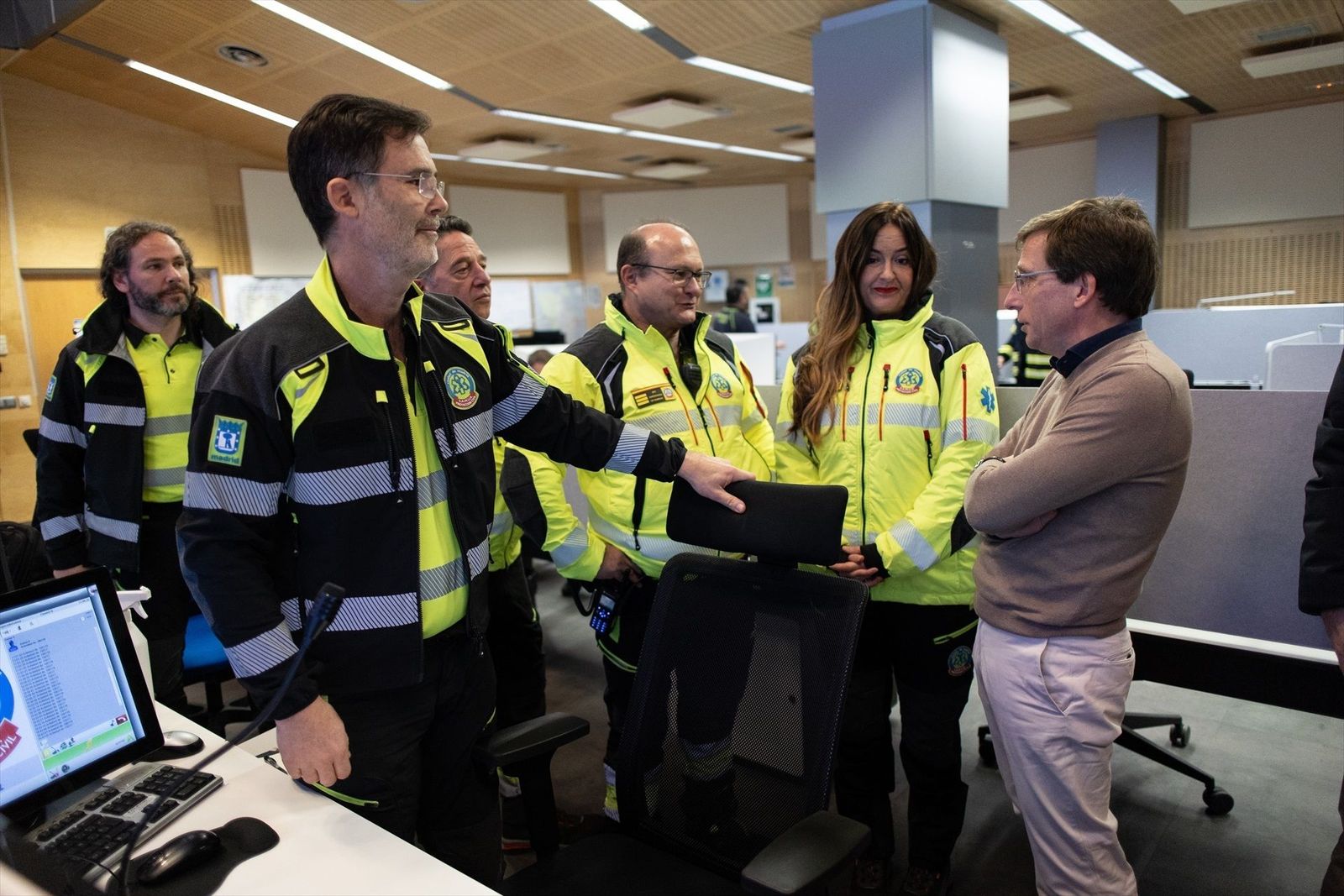Almeida agradece a los "ángeles de la guarda" de emergencias la "tranquilidad" que garantizan a Madrid