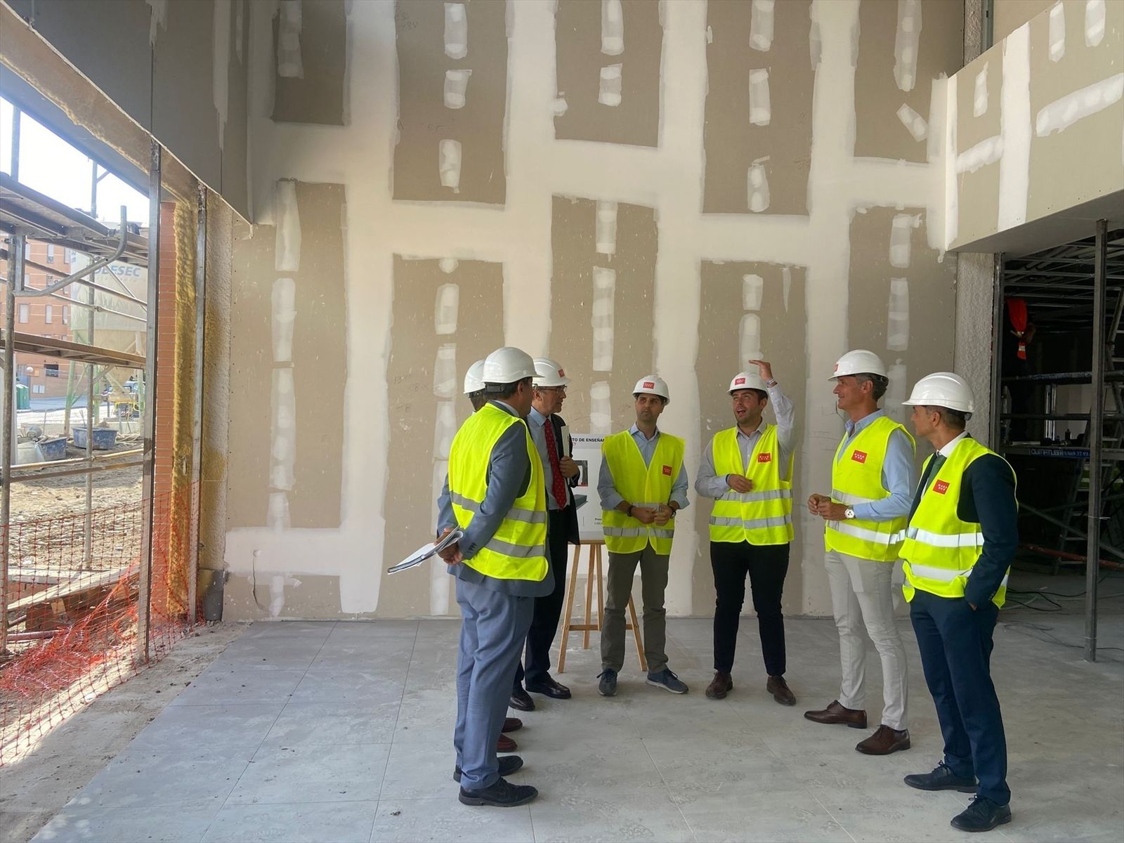 Emilio Viciana visita las obras del nuevo Instituto público de Arganda