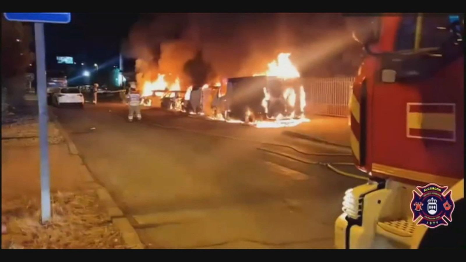 Cinco vehículos afectados en un incendio en el polígono Ventorro del Cano, en Alcorcón