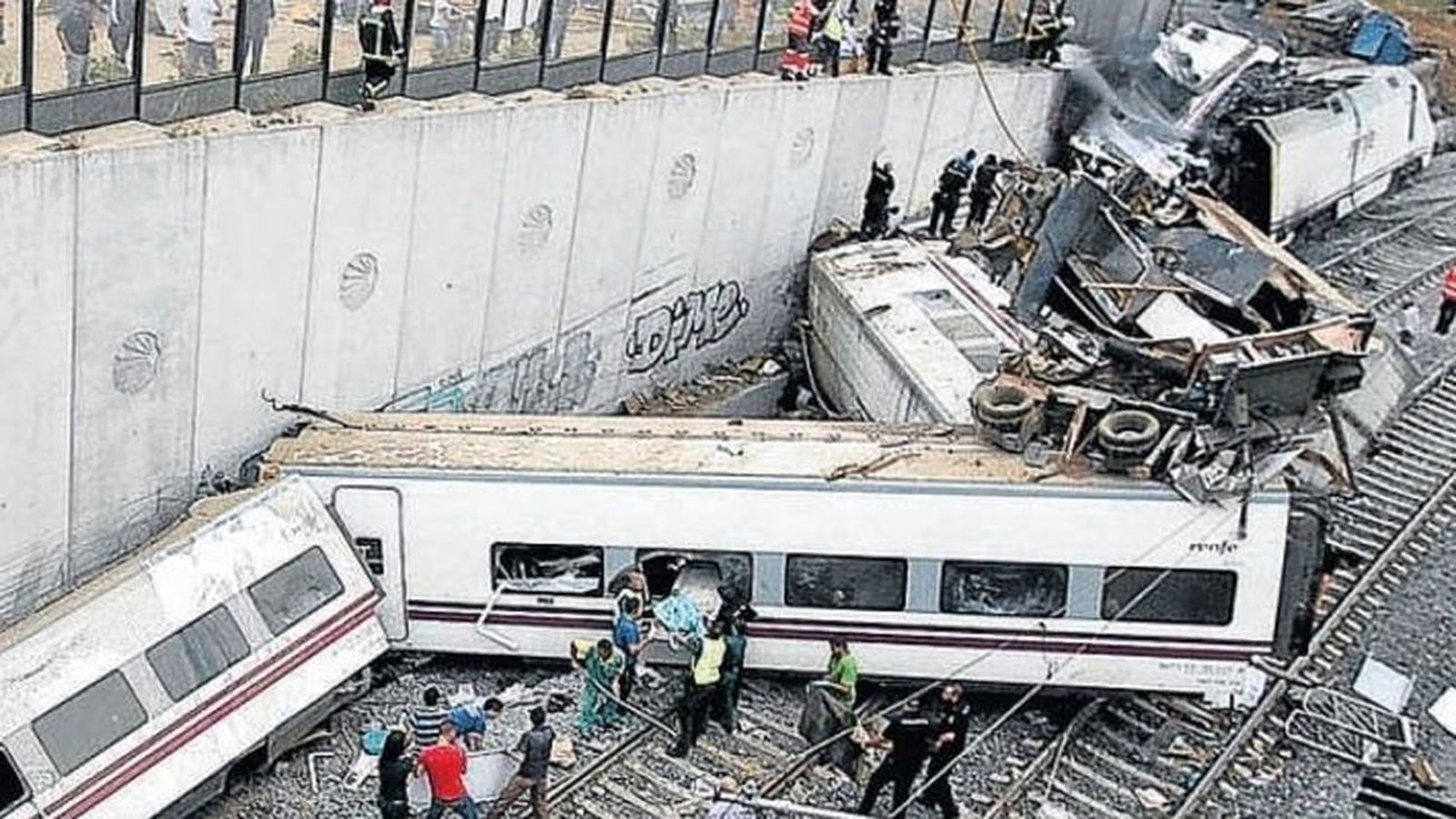 Advierten la peligrosidad del tramo de vía y la falta de señalización en el accidente de Santiago