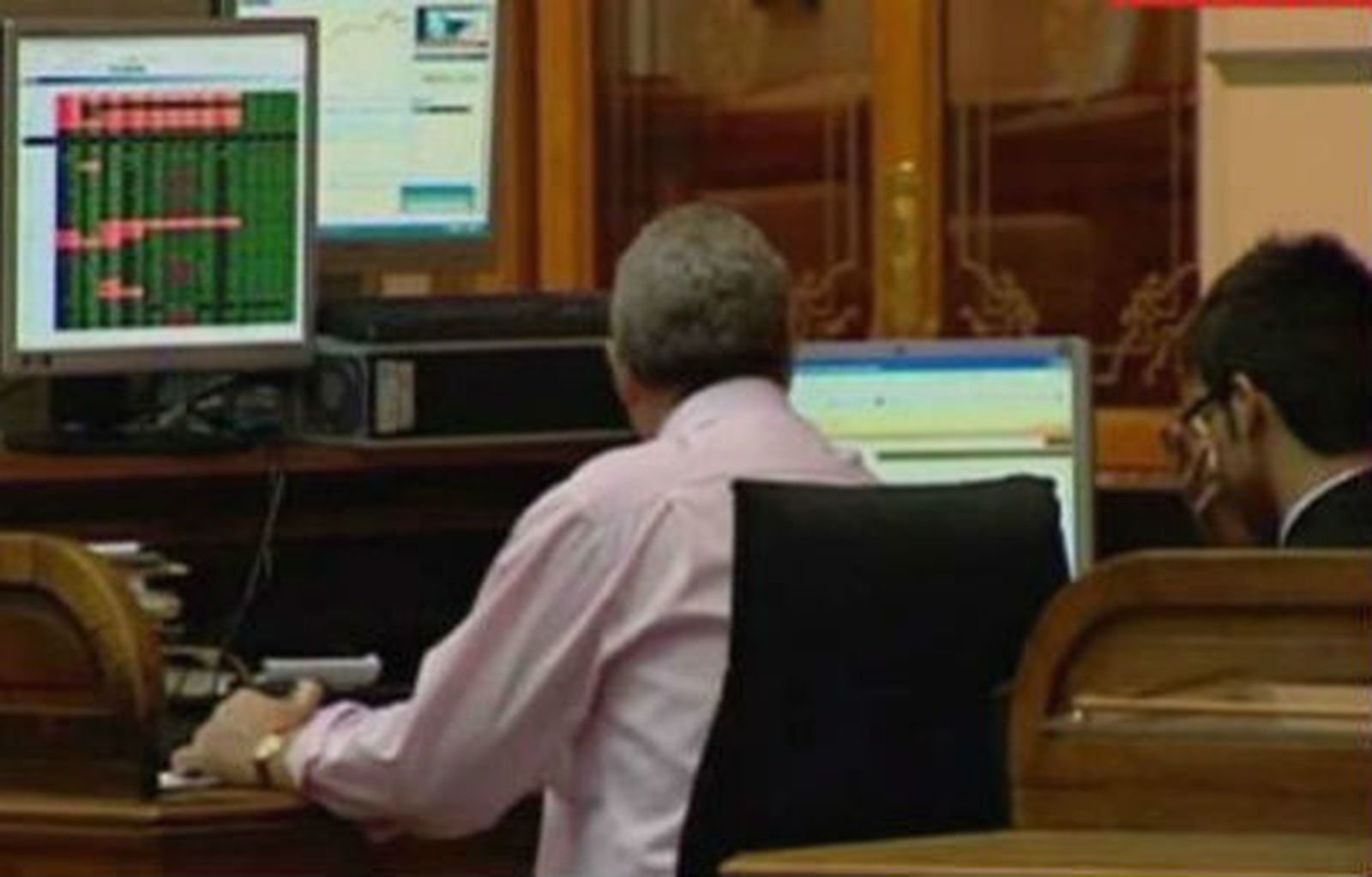 El Ibex se desploma un 3,4%, lastrado por  la banca, tras la rebaja de Moody's a las nacionalizadas
