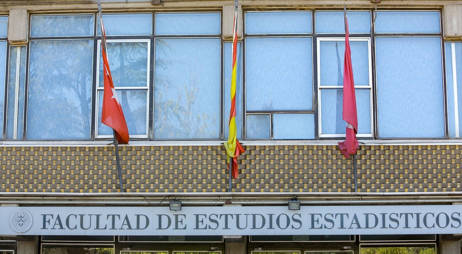 Fachada de la Facultad de Estudios Estadísticos de la Universidad Complutense de Madrid
