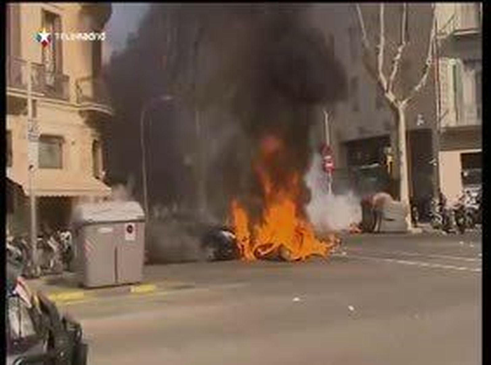 Otra protesta estudiantil en Barcelona acaba con destrozos en entidades bancarias
