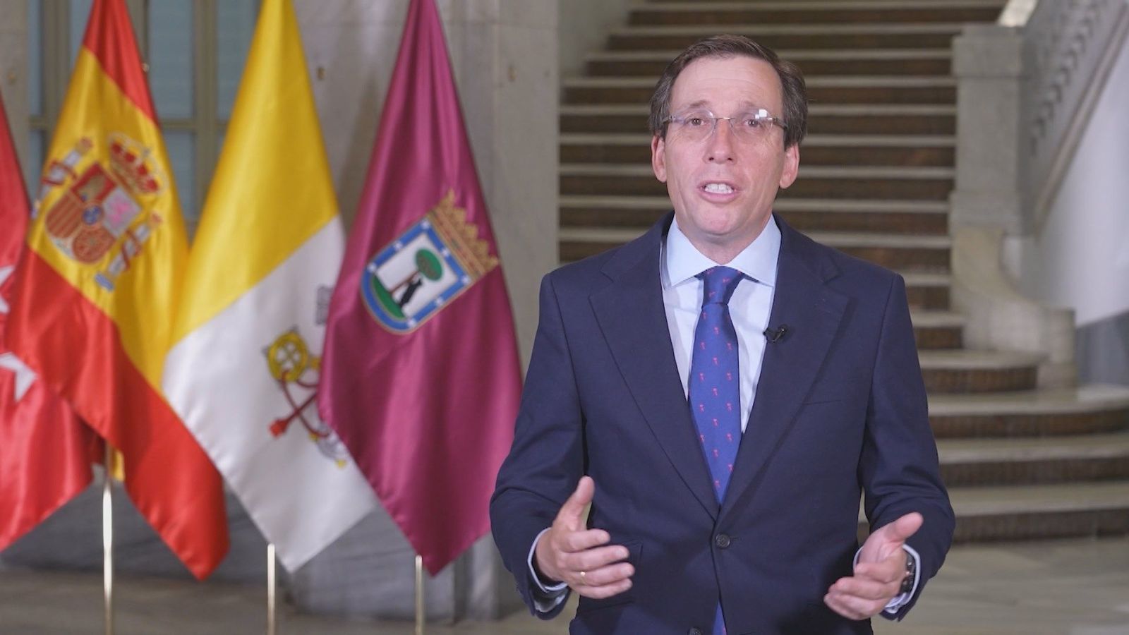 Almeida llama a Madrid a ser "hospitalaria" y a "alzar la mirada" en un bando por la visita del papa León XIV