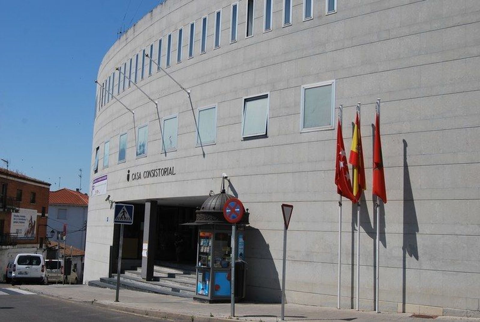 Sindicatos denuncian ante el juez las oposiciones "sospechosas de amaño" en Parla