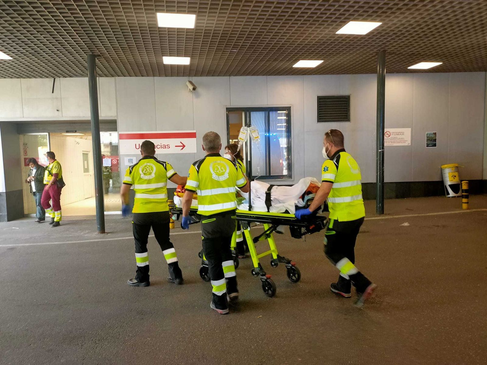 Accidente de tráfico en el Paseo de la Castellana: Una moto sale despedida tras chocar con un coche