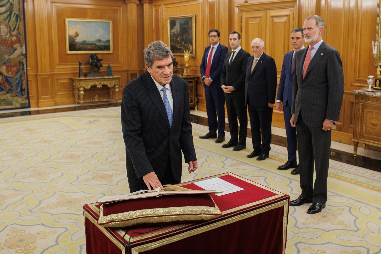 Óscar López y Escrivá prometen sus nuevos cargos ante el rey en el Palacio de la Zarzuela
