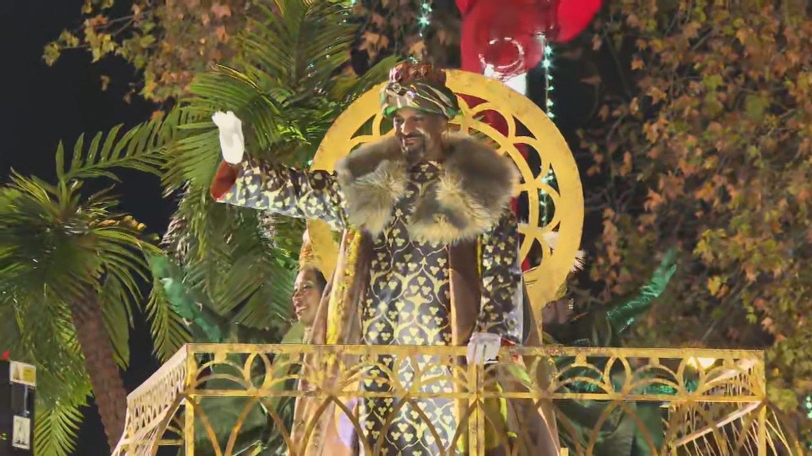Las cabalgatas de los Reyes Magos inundan de ilusión Madrid
