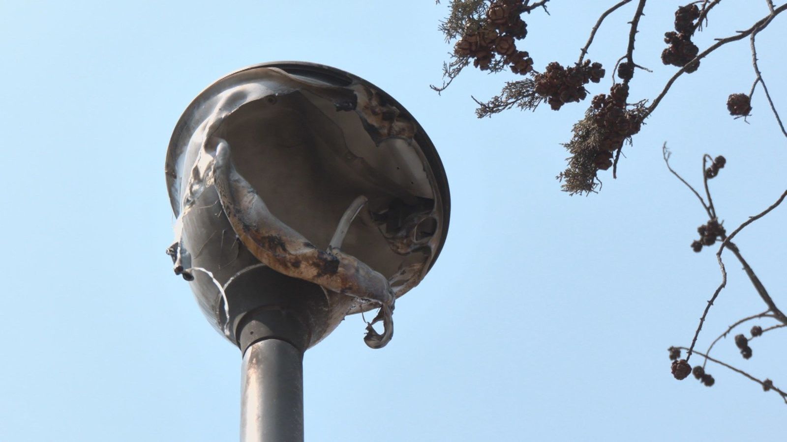 Los vecinos de Soto de Viñuelas lidian aún sin gas ni Internet tras el incendio en Tres Cantos