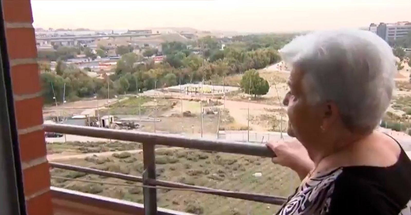 Una vecina de San Fermín denuncia los malos olores en el barrio por culpa del EDAR 'La China'