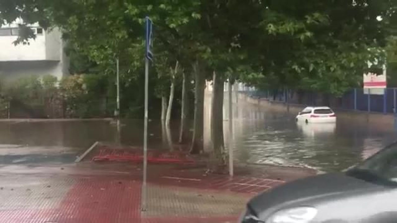 Destrozos por la tormenta en Villanueva del Pardillo