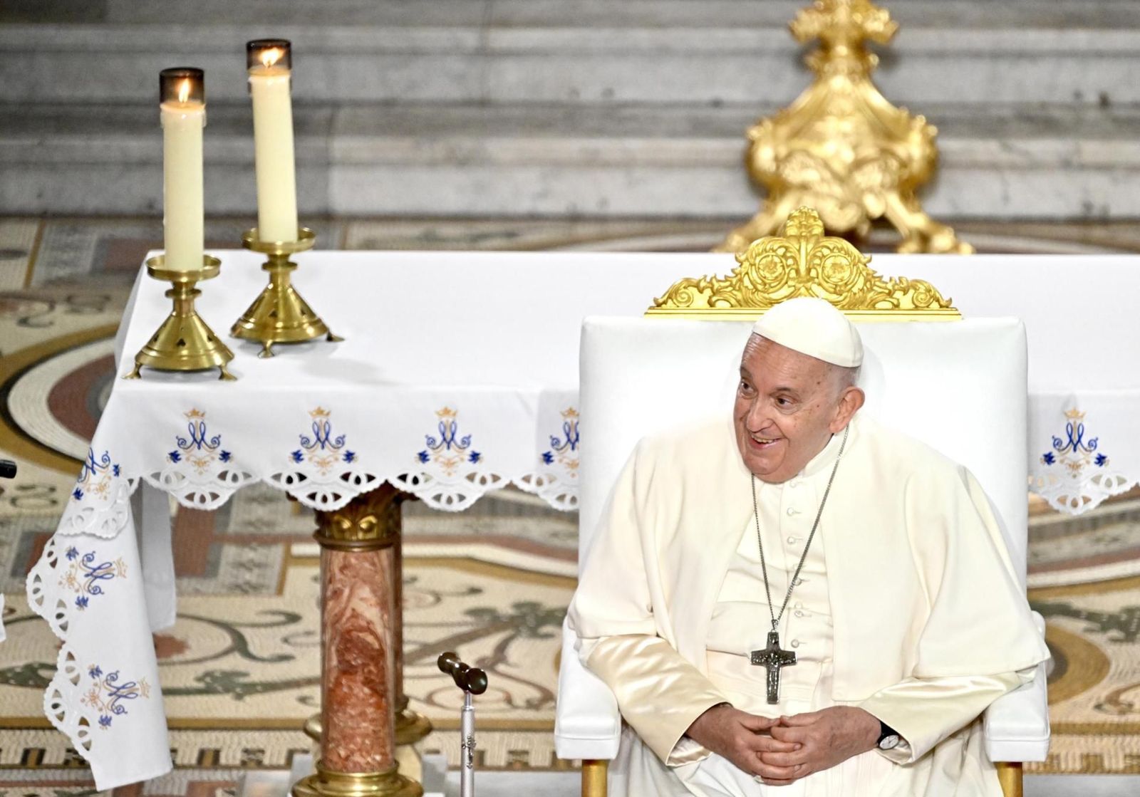 El Papa denuncia en Marsella los obstáculos para que barcos de ONG rescaten migrantes
