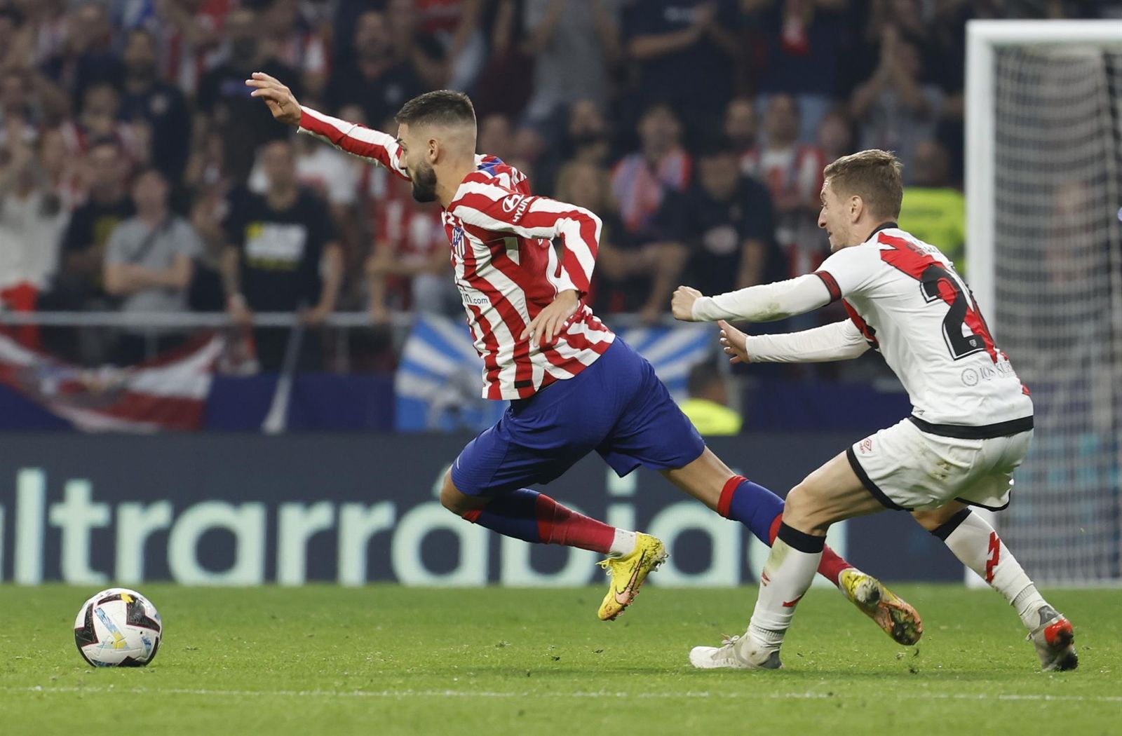 Yannick Carrasco ante el Rayo Vallecano