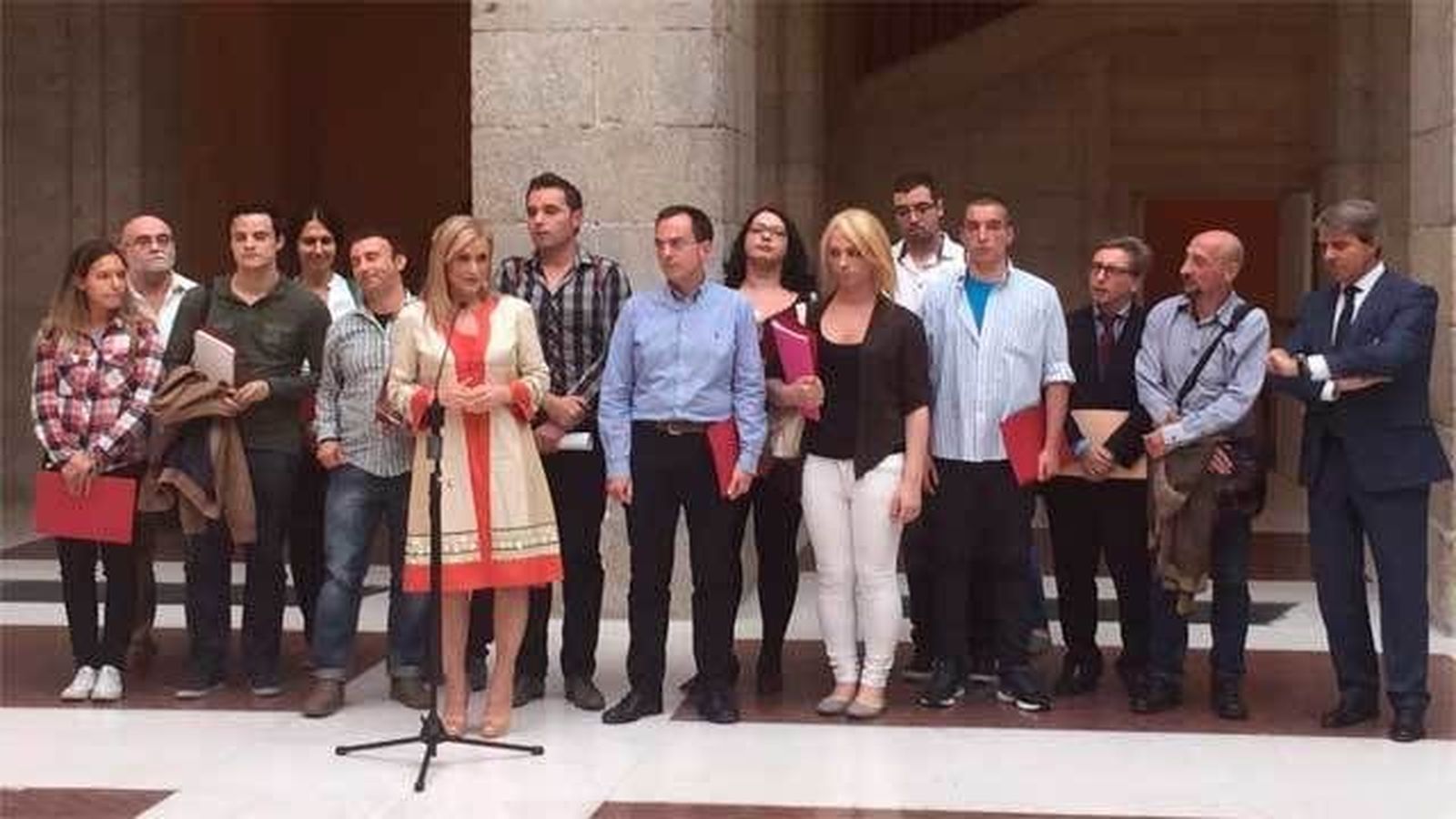 Asociaciones LGTBI piden a Cifuentes "unidad" y apoyo educativo y sanitario
