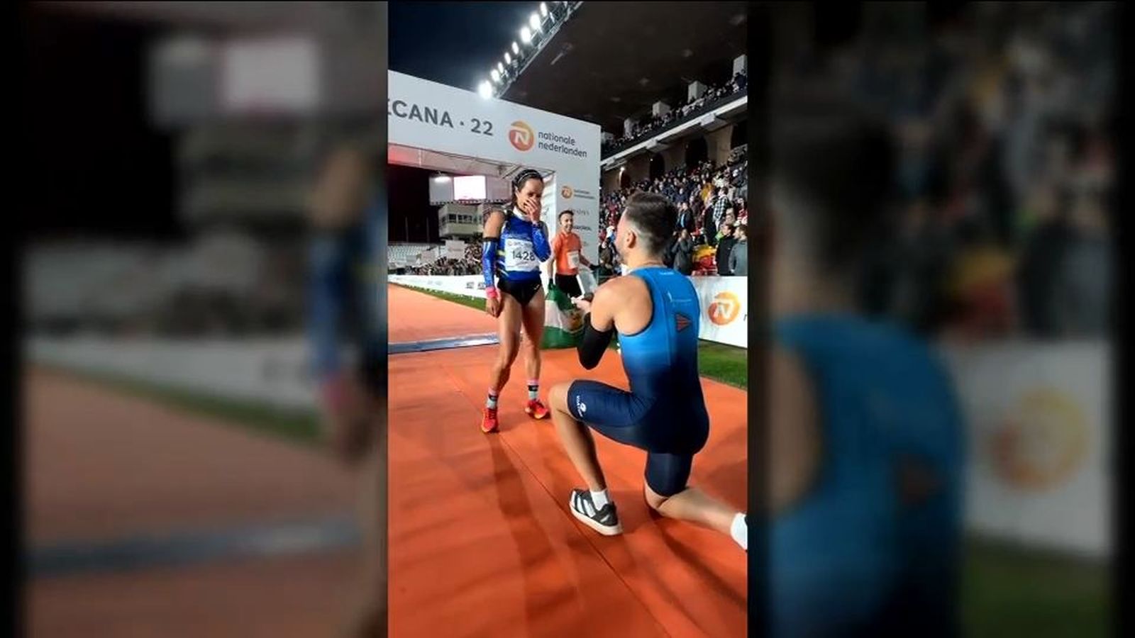 Un corredor de la San Silvestre Vallecana pide matrimonio a su pareja tras cruzar la meta