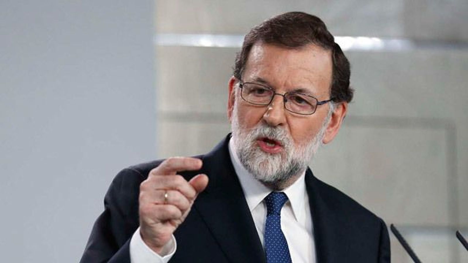 Rajoy propone el cese de Puigdemont y de todo su gobierno
