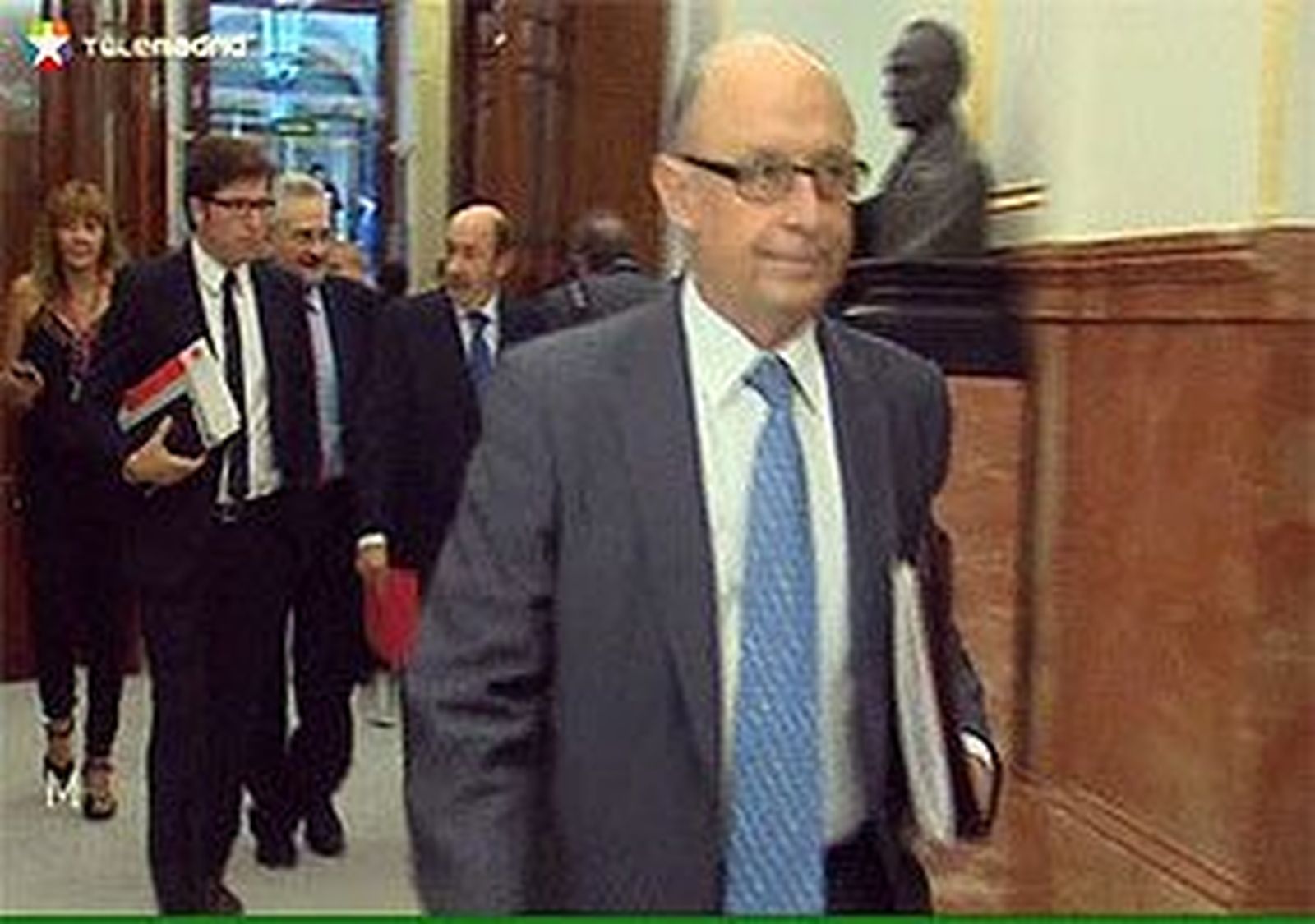 Victoria pide a Montoro que no haga "chistes" sobre el  dinero