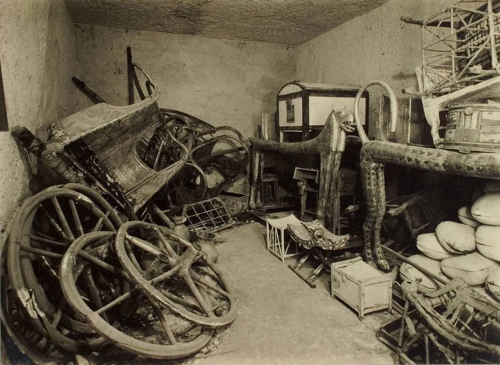 Tumba de Tutankamon según la descubrió Howard Carter